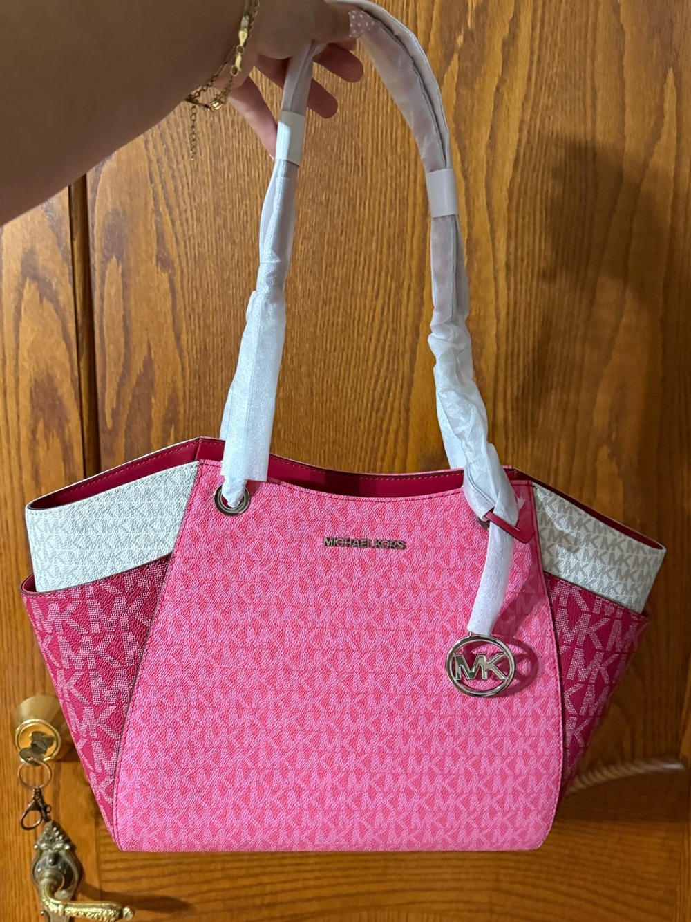 NWT Michael Kors Voyager Pink and White MK Monogram Top handle shoulder bag